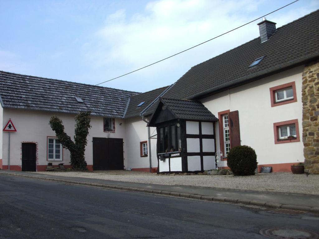 Haus Klara Hotel Mannebach  Buitenkant foto